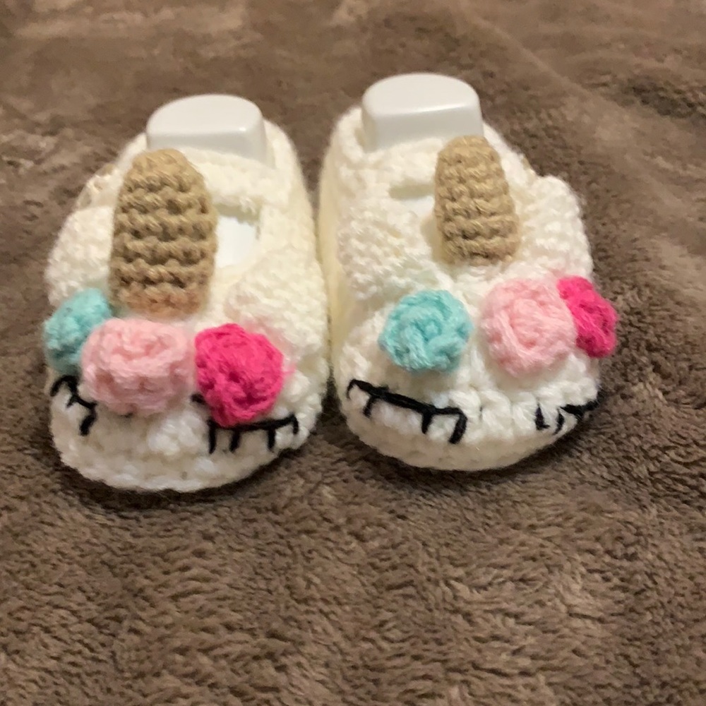 Unicorn crotchet crib shoe